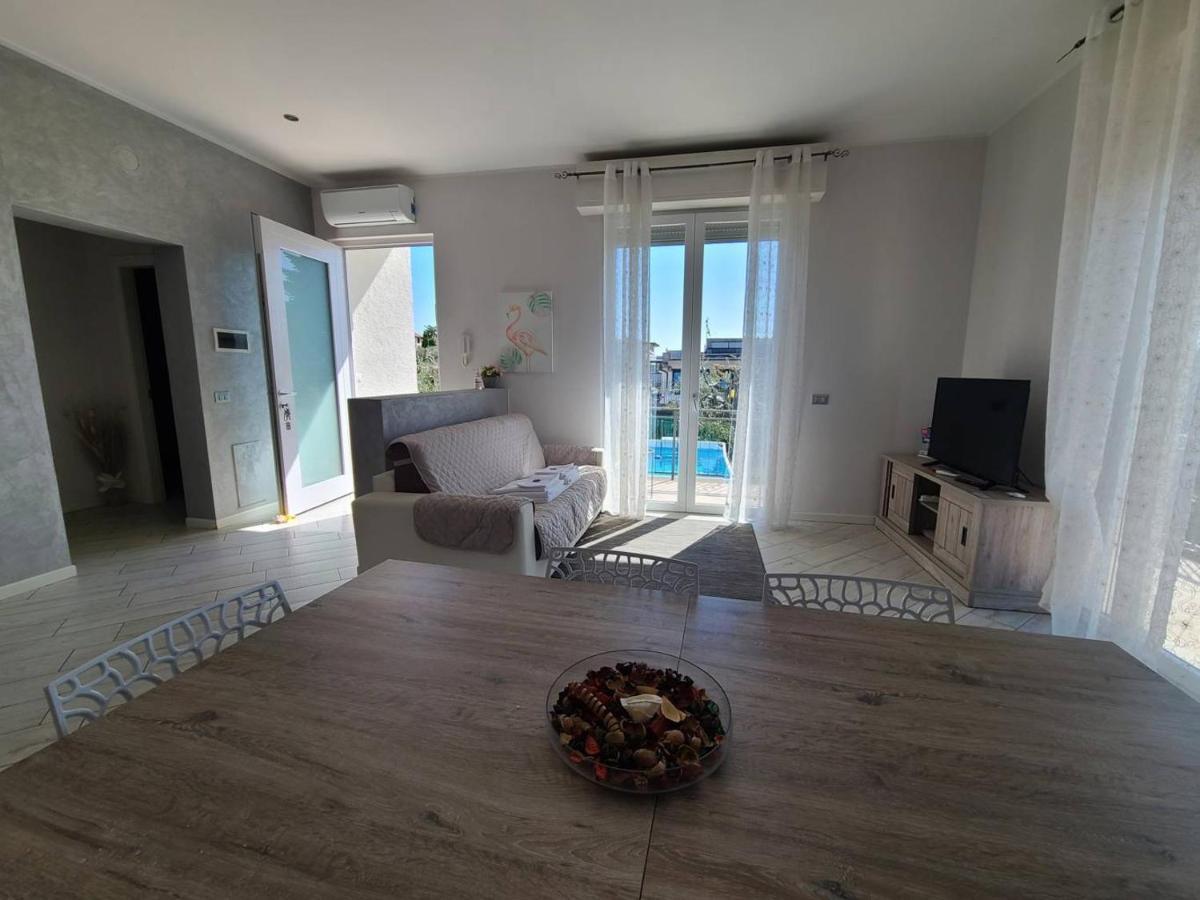 App. Mimosa Minerva Holiday Home マネルバ・デル・ガルダ エクステリア 写真